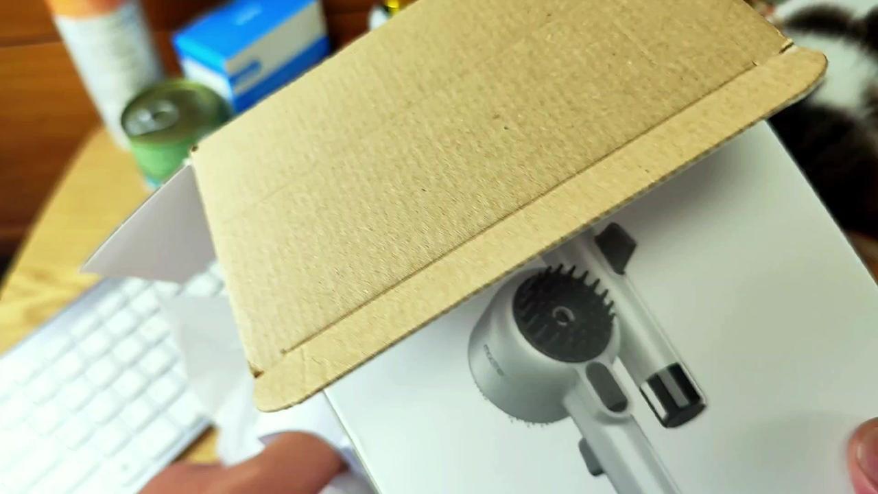 ✨无意间淘到了这个好宝贝，干湿两用的梳毛器，产品信息忽略不计，确实好用。
一面是