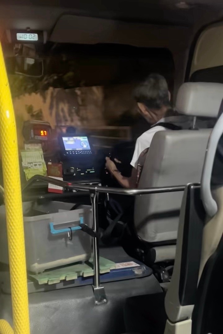 香港八九十岁的大大爷都还在开巴士谋生，年轻人不要躺平啊
