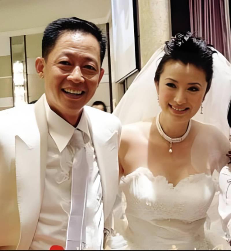 王志文愚人节办婚礼！娶不婚主义女企业家，相守18年堪称圈内清流✨
 
2008年