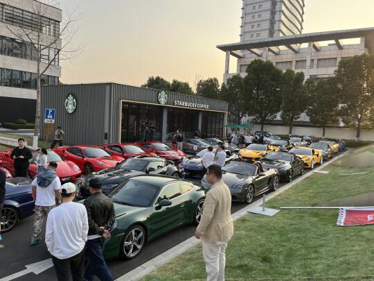 中国的车迷聚会太厉害了，有很多在美国都很少见的车[喜欢][喜欢][喜欢][喜欢]