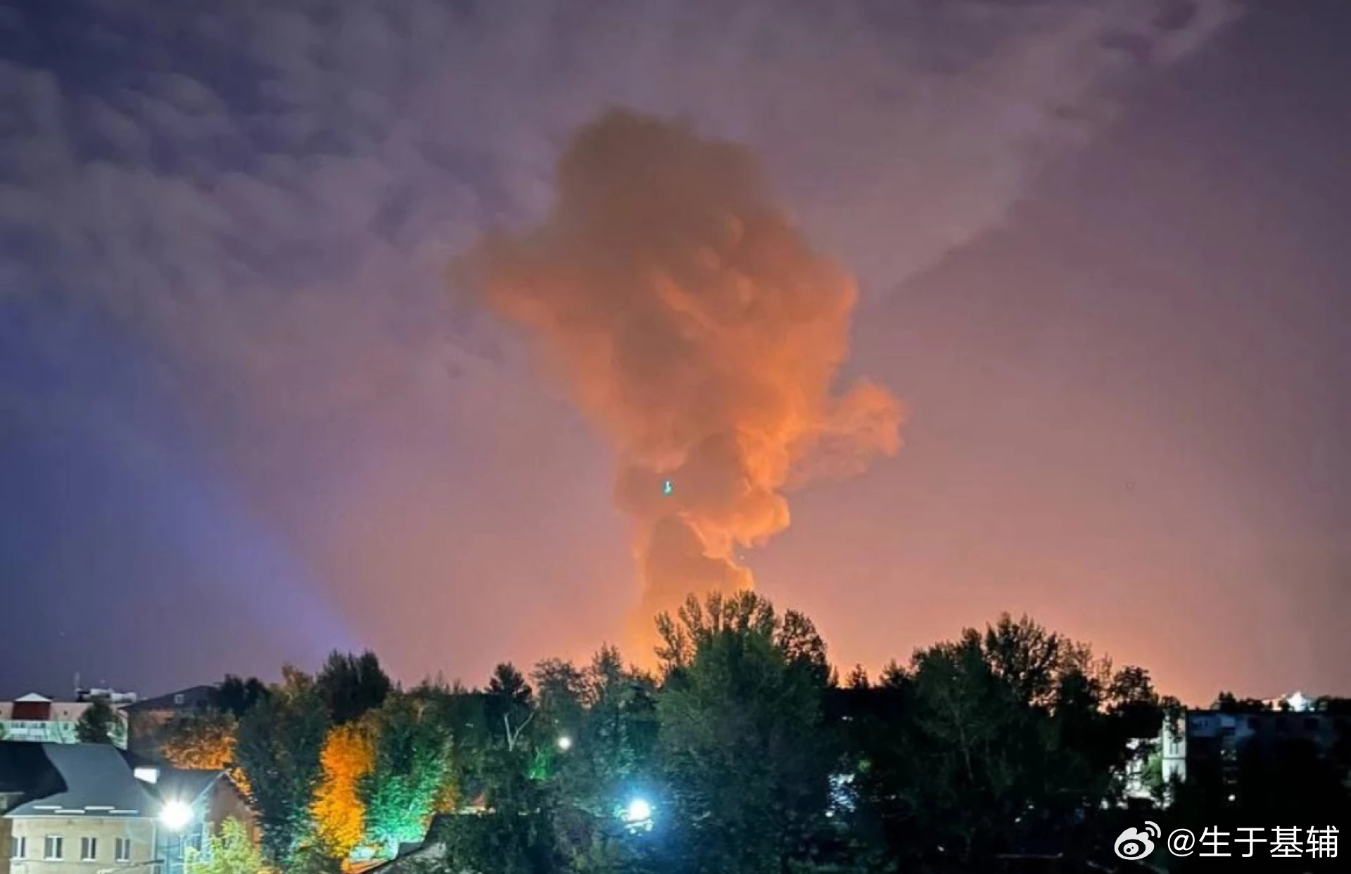 俄罗斯发生爆炸——萨拉托夫州主干油管被炸毁9月8日凌晨1点左右，俄罗斯萨拉托夫州