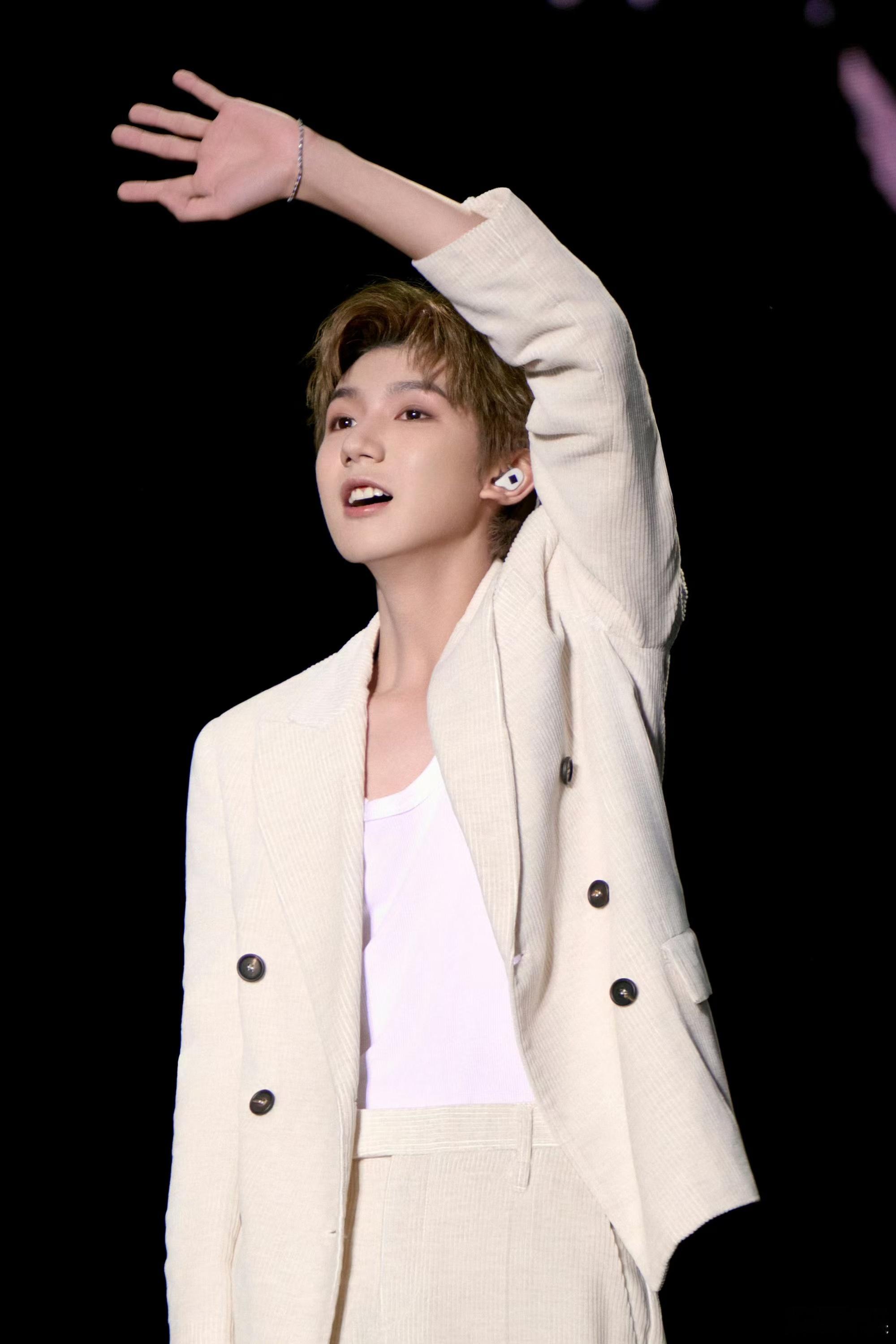 #王源24岁如是凌云梦##王源1108二十四岁生日快乐#王源🎂𝑯𝒂𝒑𝒑