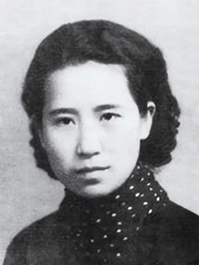 1999年，赵清阁因病去世，临终前，她将所有和老舍的信件付诸一炬，原因令人唏嘘。