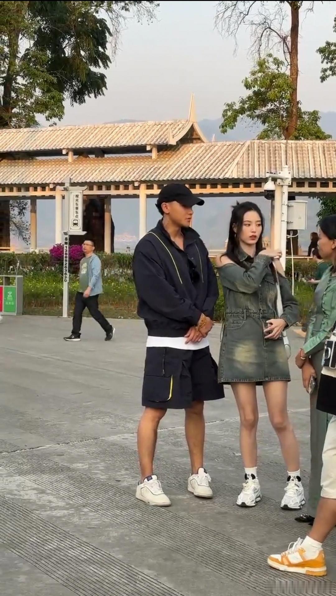 艾吗，看着徐艺洋是老板，黄子韬是员工似的！[允悲][允悲][允悲] ​​​