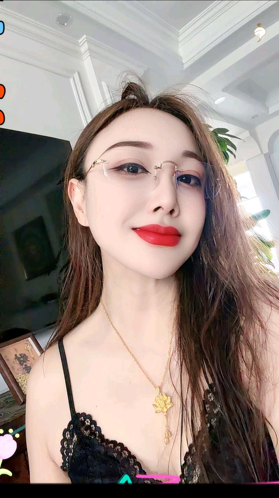 女人味的魅力在哪里? 女人味的魅力可不只在漂亮脸蛋和曼妙身材上。真正的女人味藏在