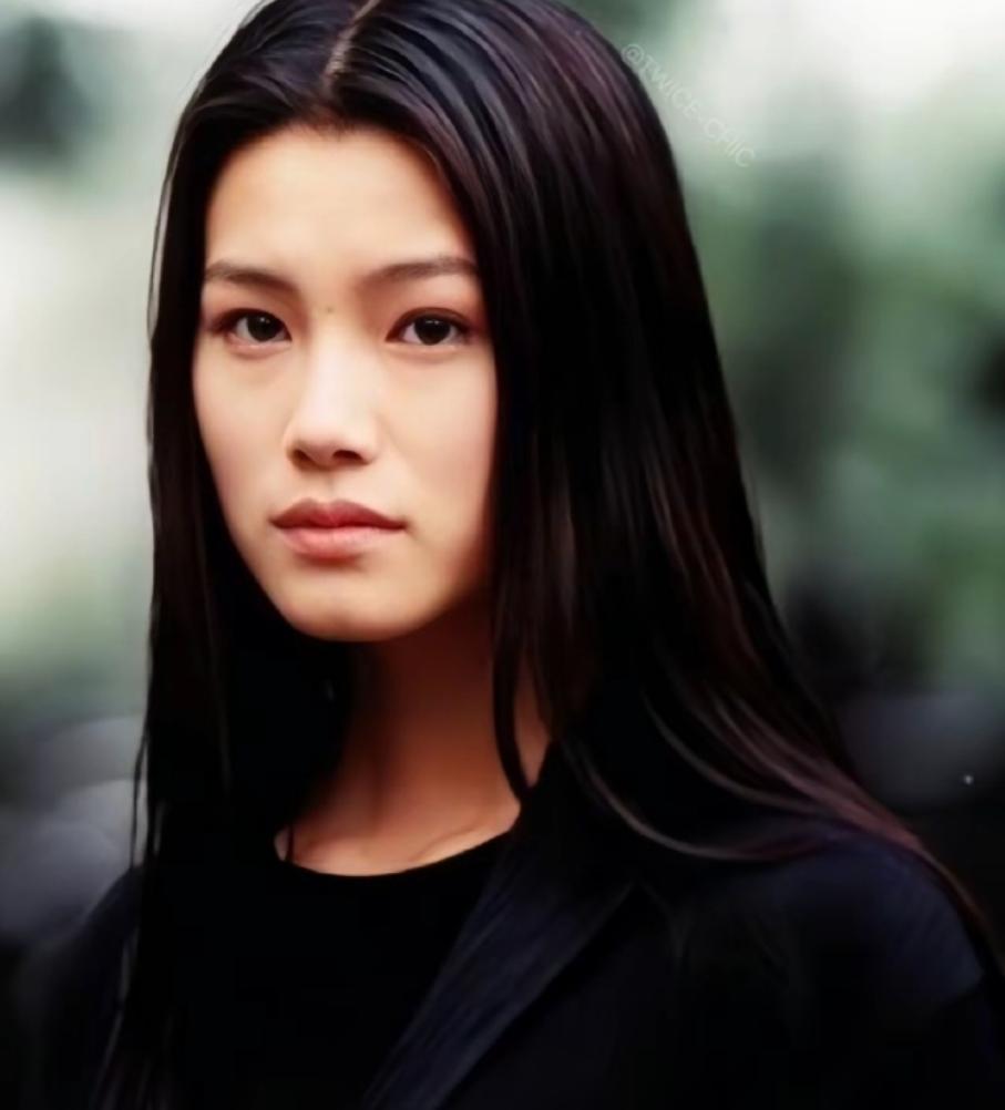 于娜复出这件事，

最让人感慨的不是女神变样了

而是她终于敢把最狼狈的一段讲出