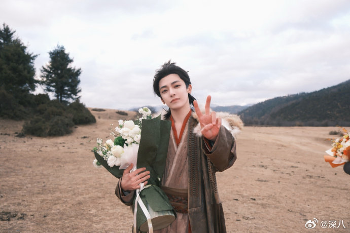 梓渝粉丝取证了侯明昊梓渝粉丝取证侯明昊 梓渝粉丝取证了侯明昊，侯明昊就这样萌萌的