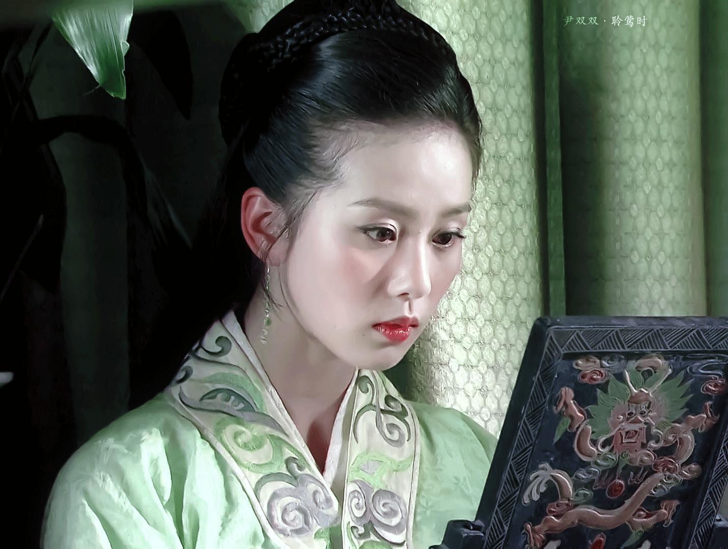 85这一代美女如云百花齐放的时代，始终如一，这题必选刘诗诗亦动亦静，是她；美丽大