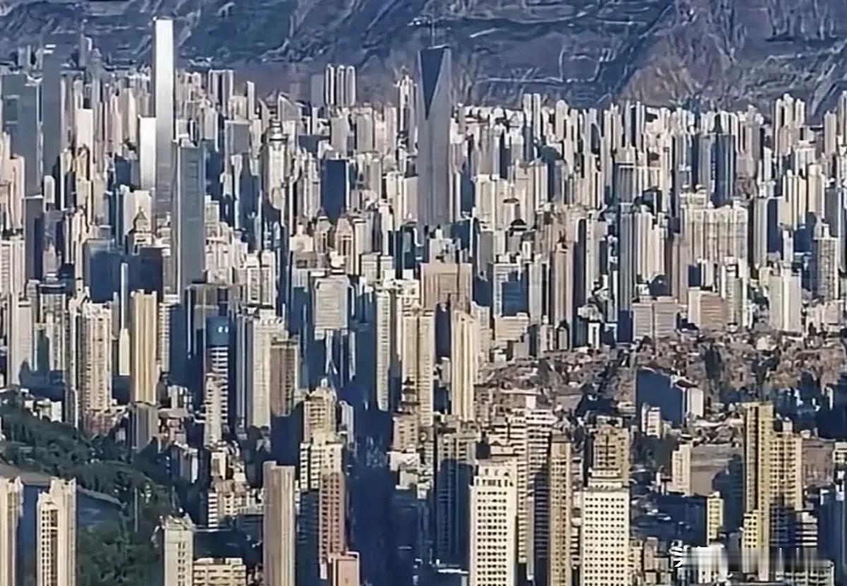 兰州城建过去20年可以说是突飞猛进，据统计，兰州超高层建筑数量列西北五省区首位，