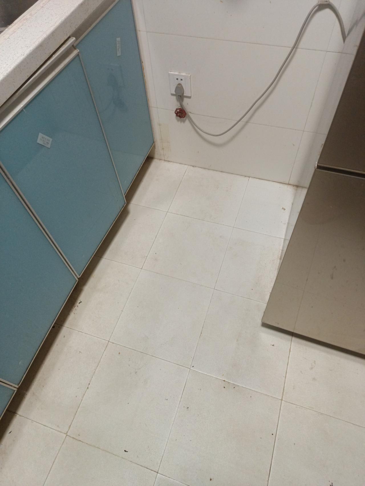 当你退休了一个人在家里很无聊时，你可以一个人一边听歌，一边做卫生，做着做着家里干