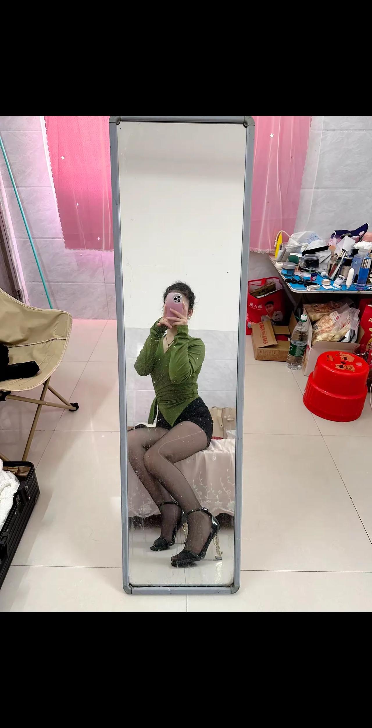 #女人对高跟鞋的喜好是与生俱来的吗#