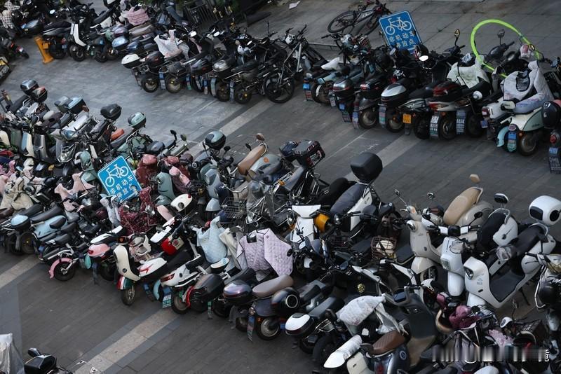 电动自行车新国标会影响哪些企业 2024年12月1日起实施的电动自行车新国标，对