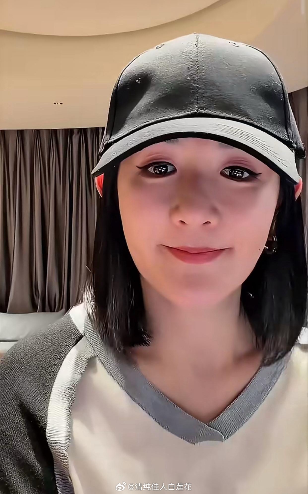 娱乐圈变了，当演员没有门槛，现在连开演唱会都降低门槛了。谢娜在直播中谈到自己要开