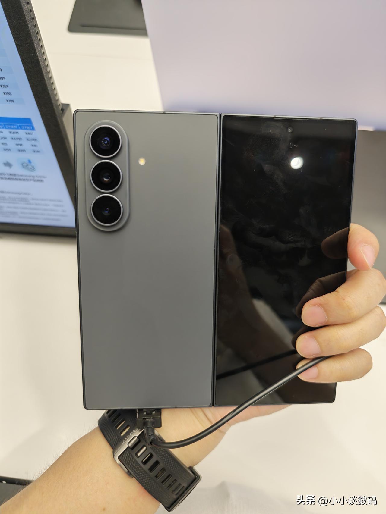 三星Galaxy Z Fold8 Ultra为啥这次没有存在感？

主要还是形态