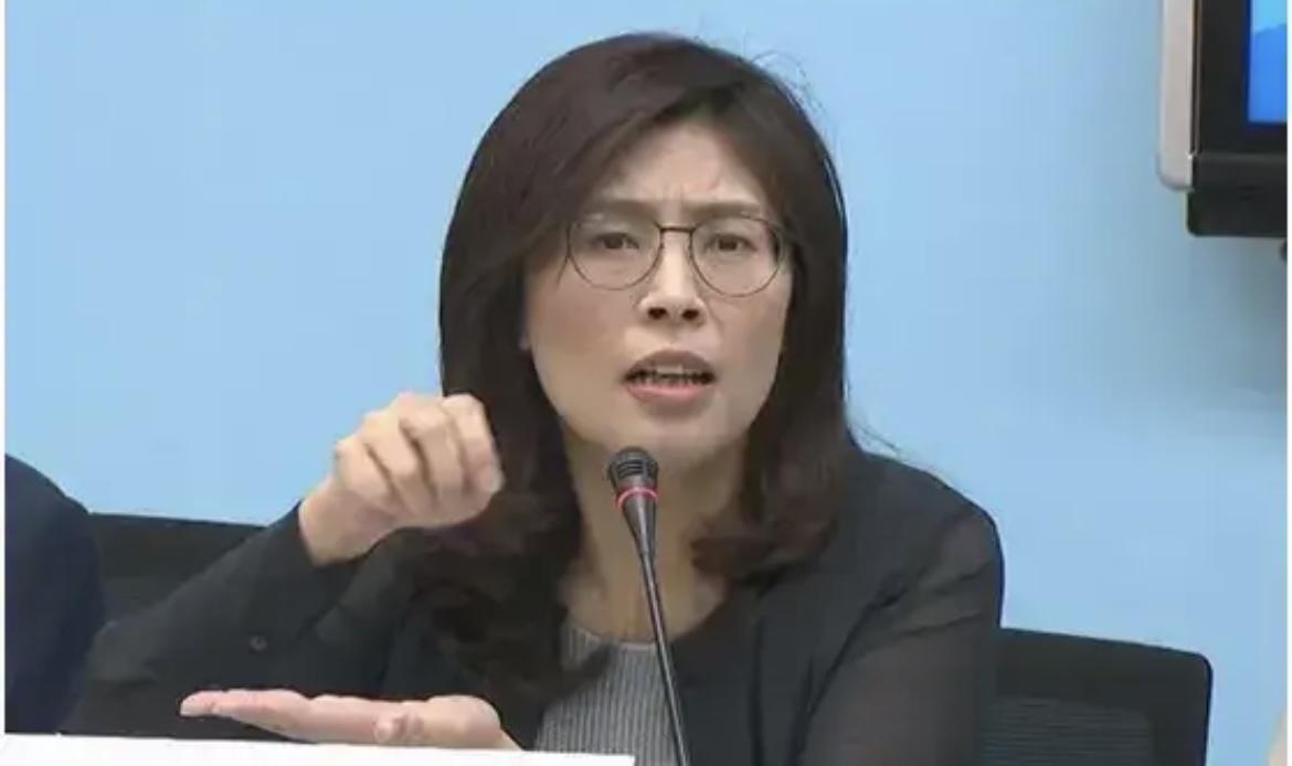 蒋万安这波操作，
是亲手给国民党拆台！郑丽文冒着压力祭拜吴石，谈两岸和解共生，