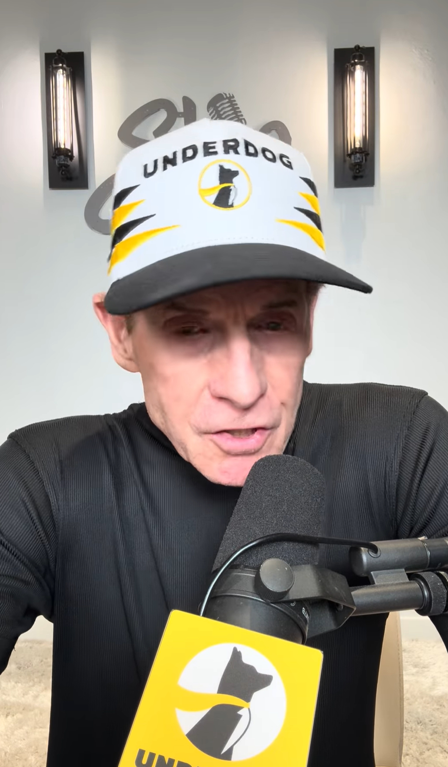 评论员Skip Bayless谈东契奇：湖人多次被东契奇的无脑三分投输，总决赛就