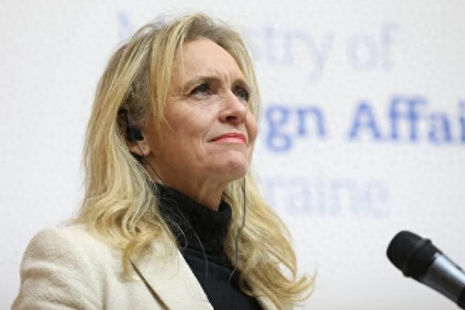 冰岛突然放大招！时隔十一年，这个北极岛国铁了心要重启欧盟入盟谈判，甚至放话最快一