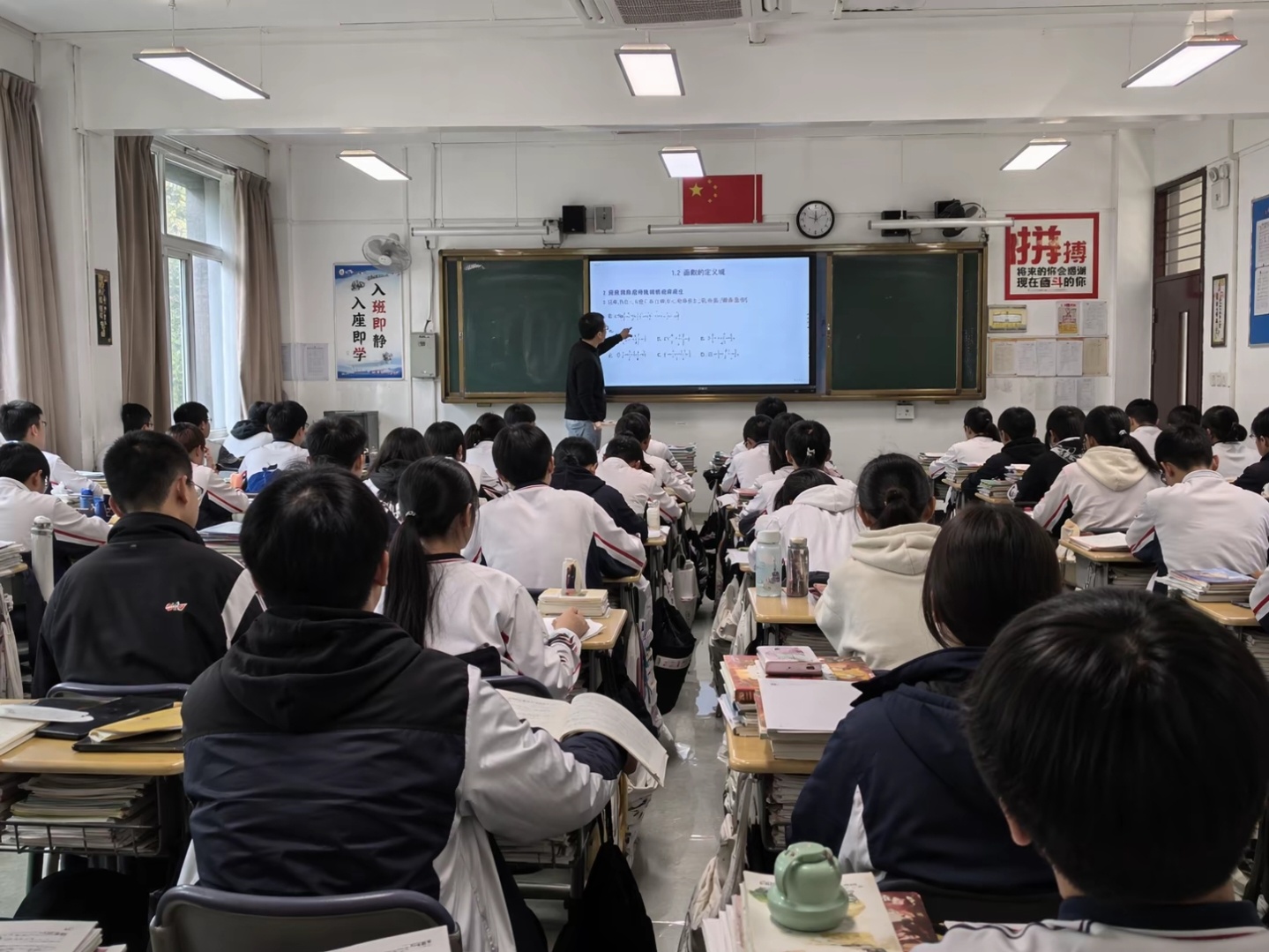 这些图片居然都是AI的不看细节的话真的很难分辨这些图片到底实拍还是AI，尤其是这