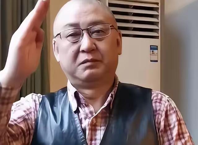 34岁，四川宜宾副市长，组织明确要提拔，下一步就是正厅级市长。正是前途无量。
