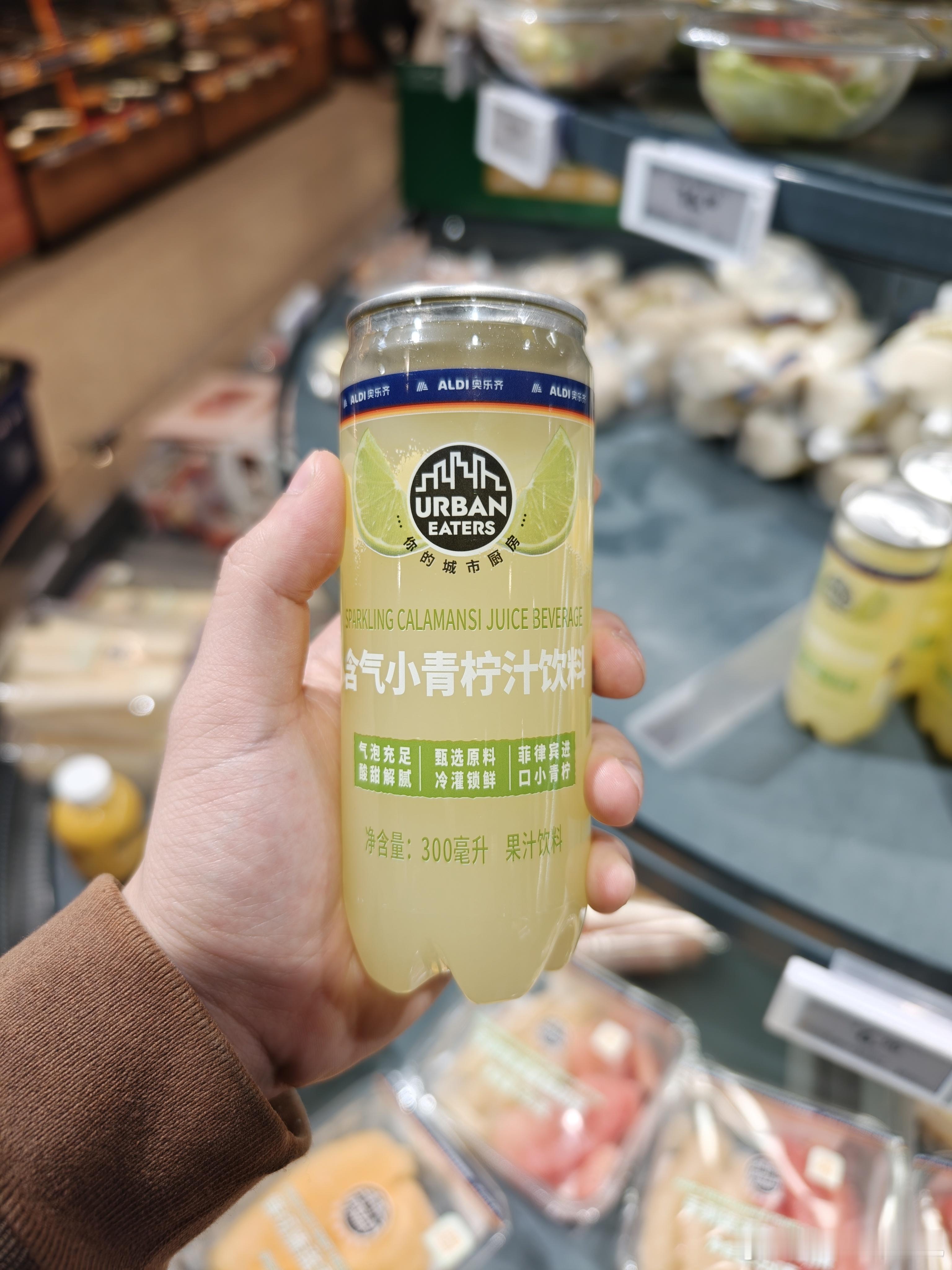 又是涨知识的一天，这种塑料瓶身 + 铝罐盖子的包装风格，还真是第一次见，有什么特