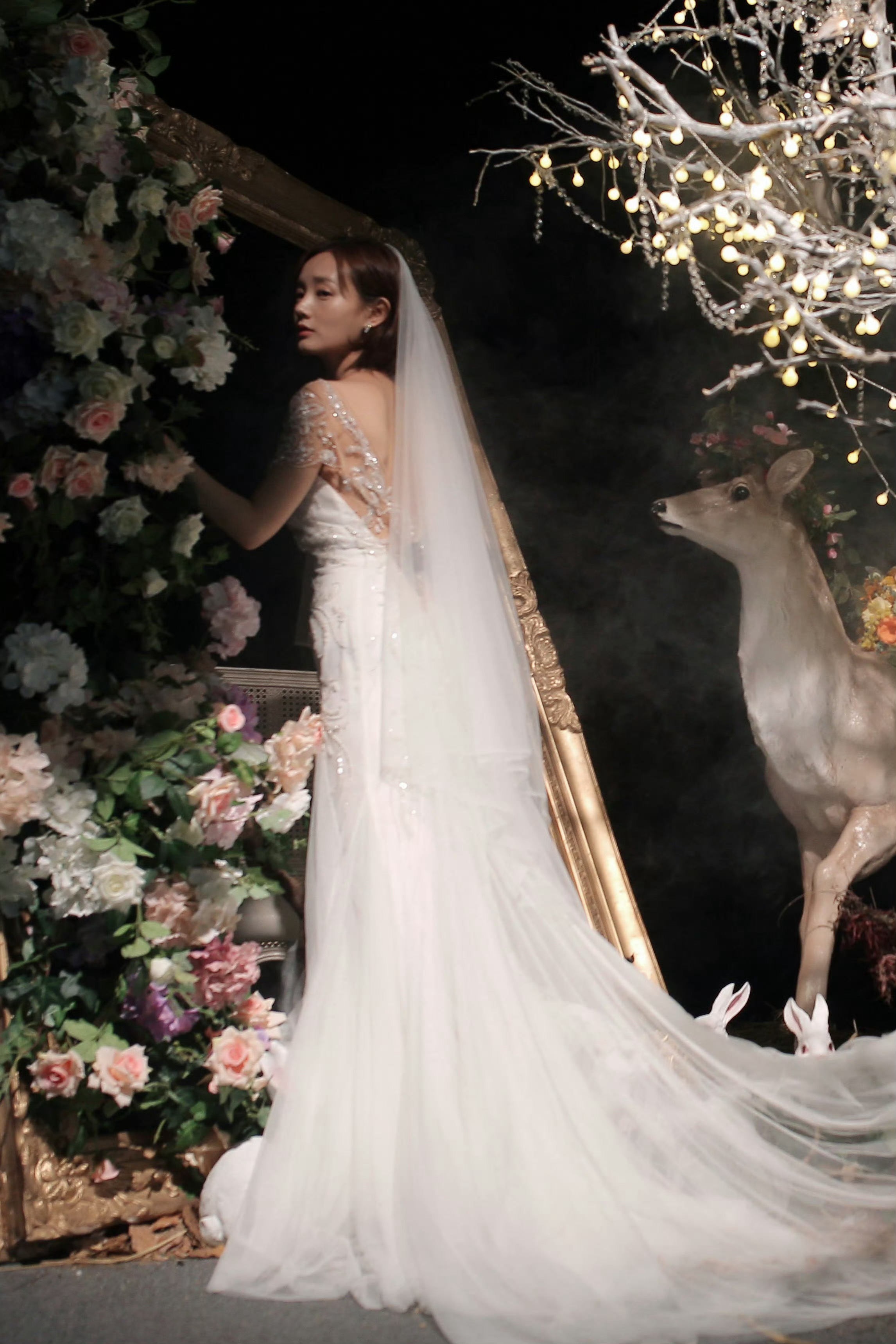 李一桐 ✨✖️早年婚纱写真大片[送花花] ​​​