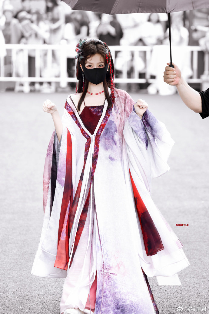虞书欣美神降临参见海皇大人虞书欣念相思蚌精妆造虞书欣美神降临参见海皇大人 