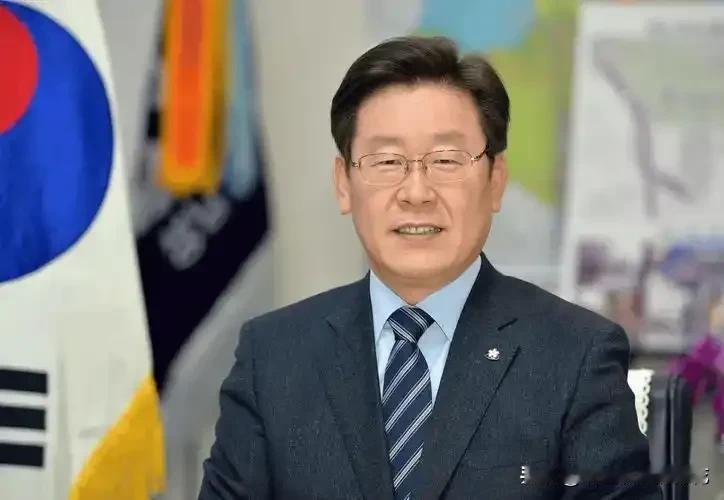 真的破防了！
60%的支持率，
这记耳光扇得有点响。
前脚还在上海吃着小笼包谈物