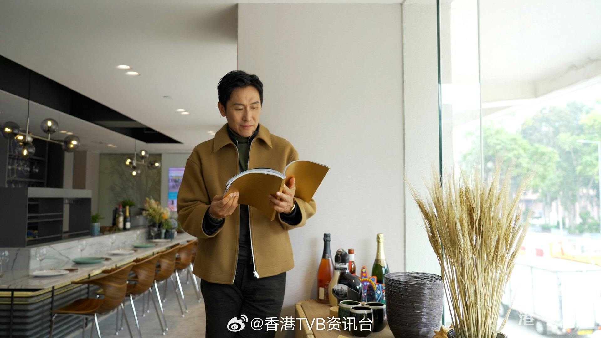 马德钟拍枪战戏长针插颈动脉旁险丧命 传整容现“胶样”：我有皱纹马德钟入行超过30