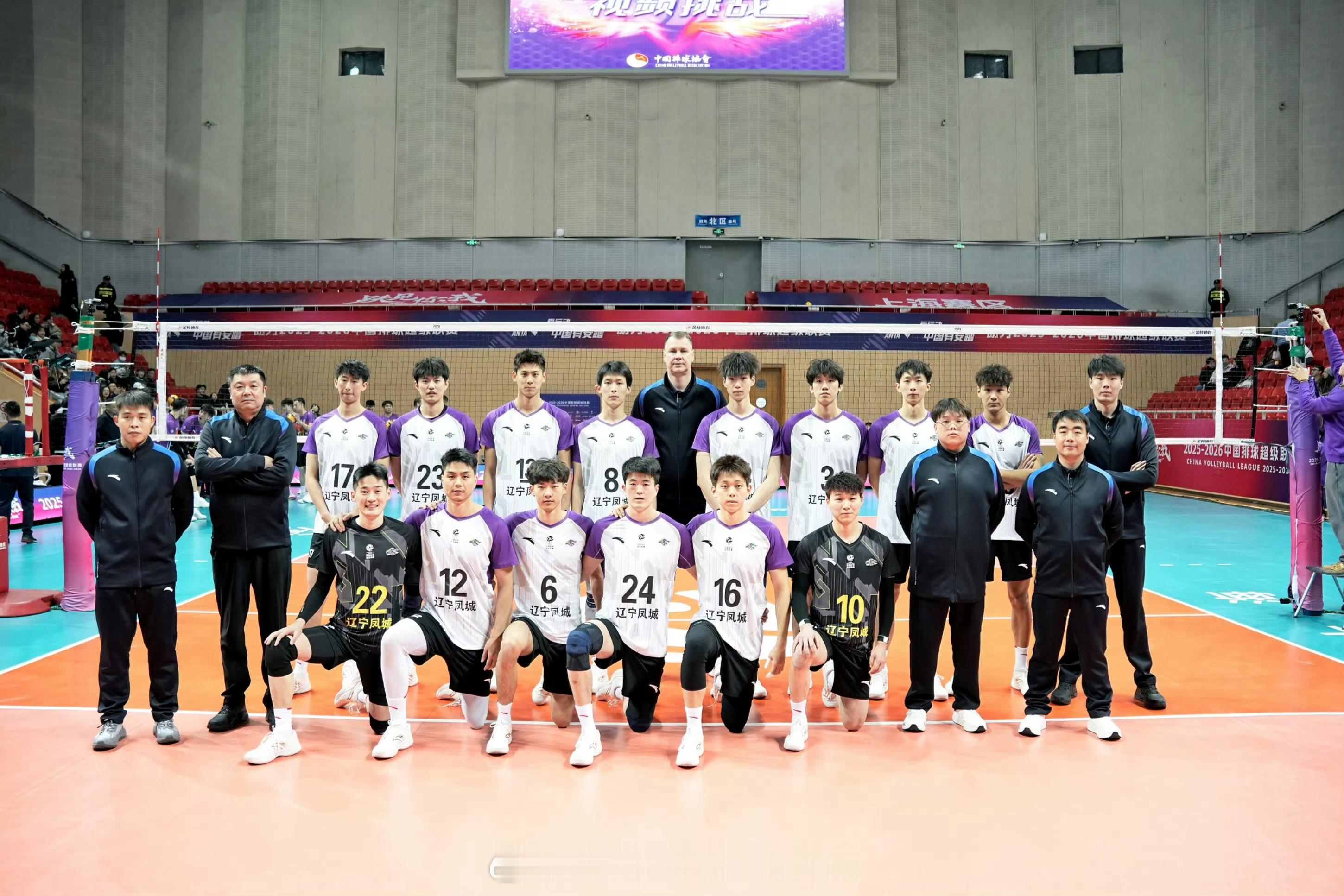 2025-2026中国男排超级联赛 男排联赛第一轮：上海男排3-0轻取辽宁男排。