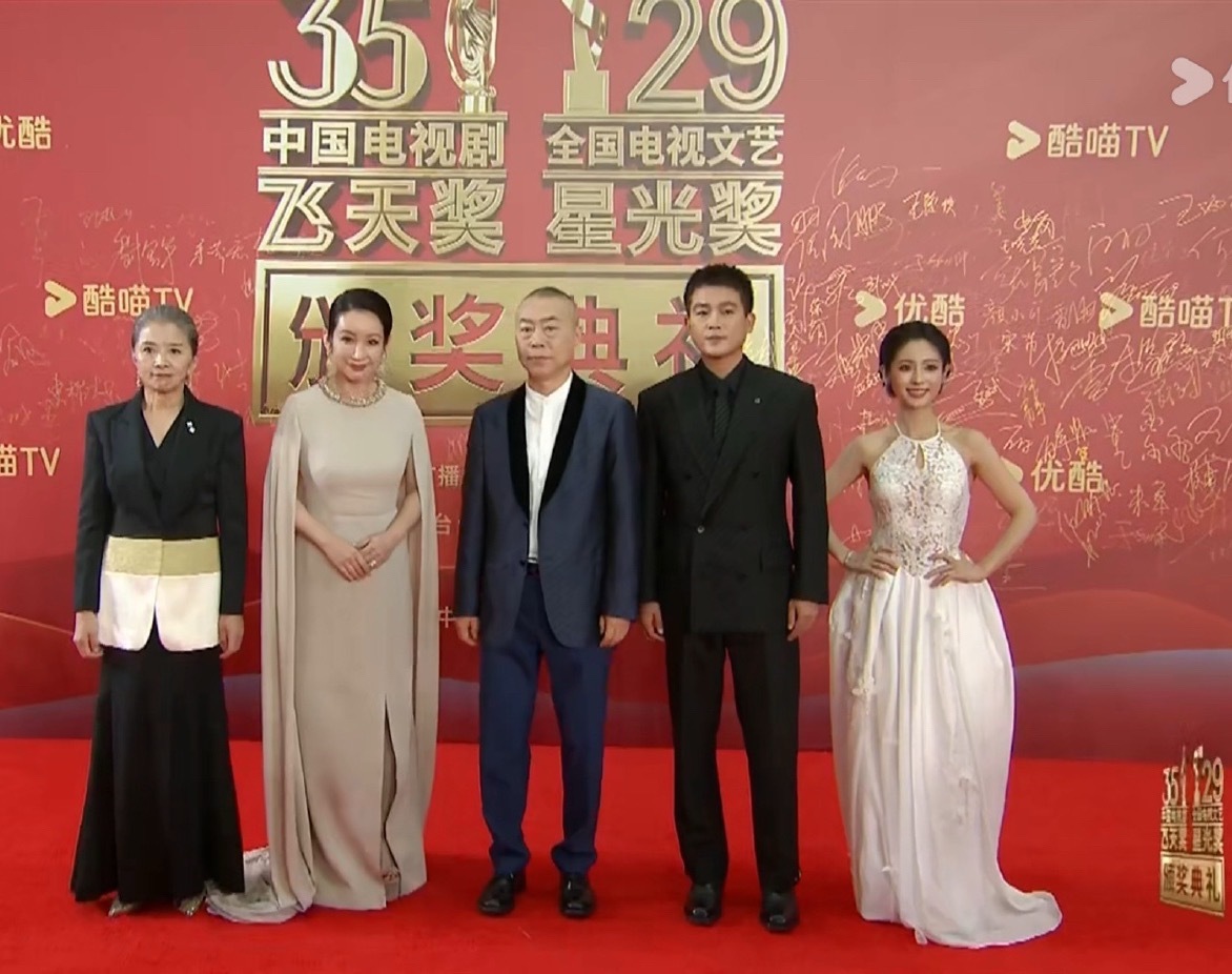 生万物剧组的红毯唯独缺了杨幂，这像话吗？ ​​​