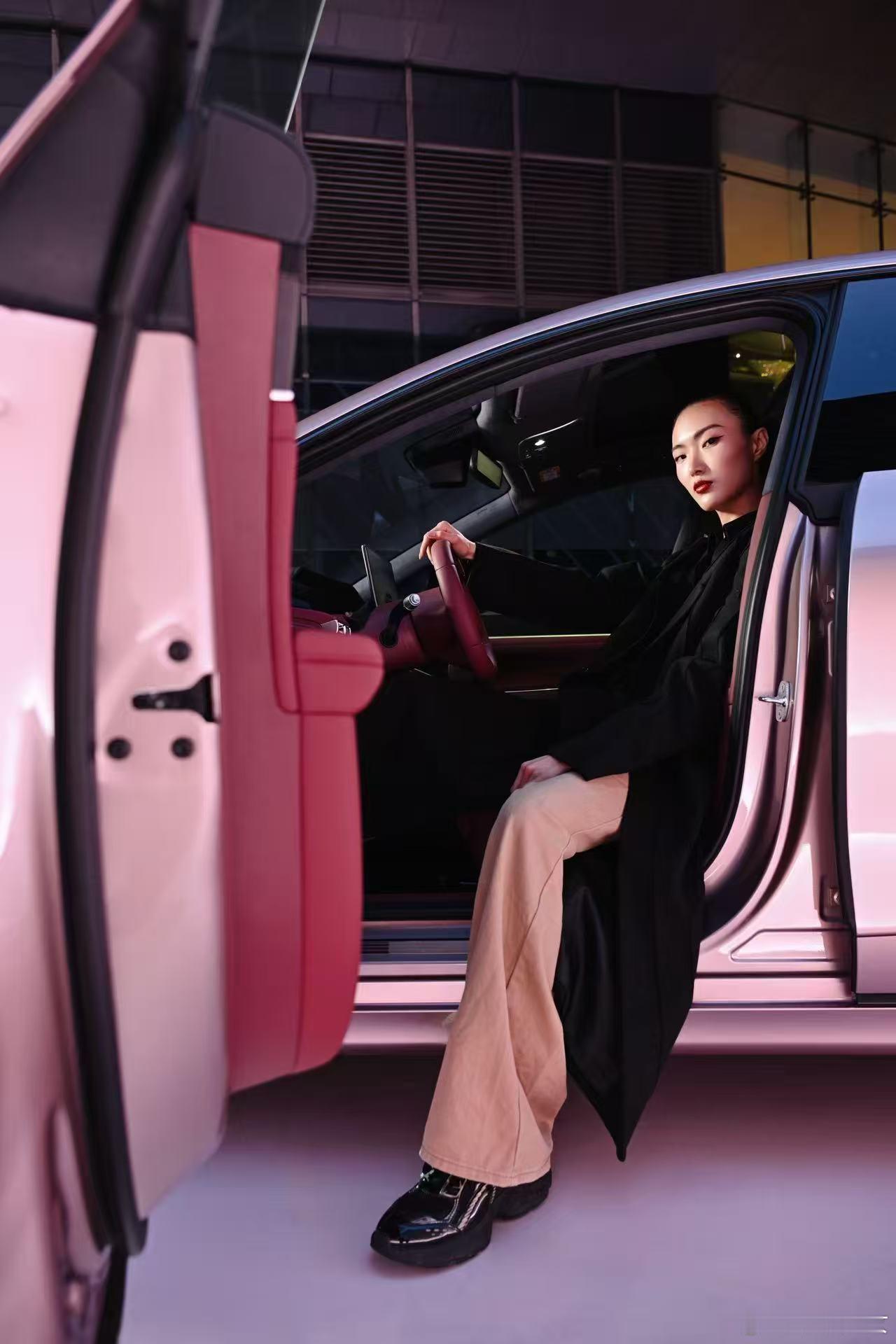 有人能懂享界S9享界S9T这次的新配色嘛！！！粉粉的，感觉更年轻化了，现在还被A