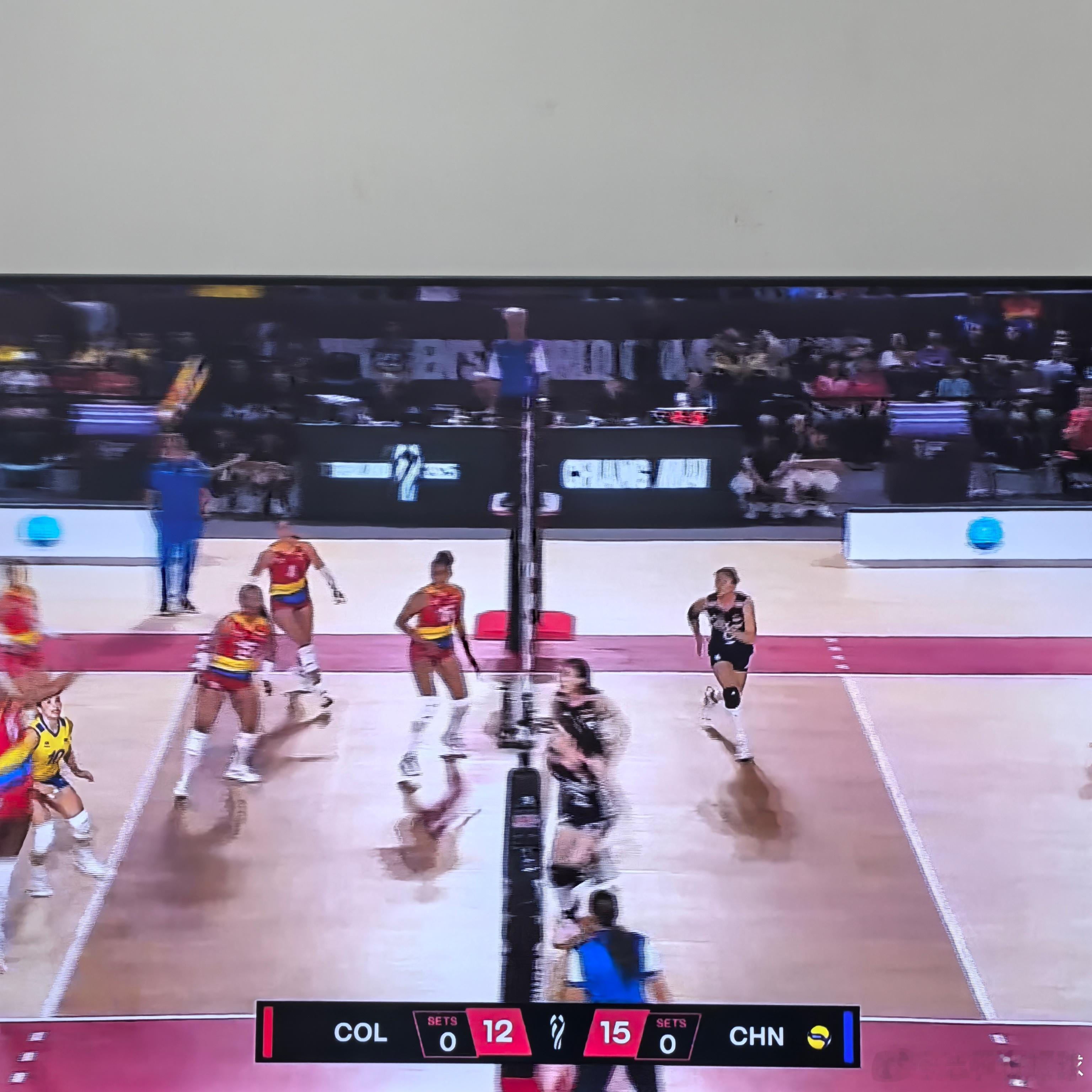 2025女排世锦赛中国女排vs哥伦比亚女排 艾玛，刚才路上瞅了眼4-0，现在已经