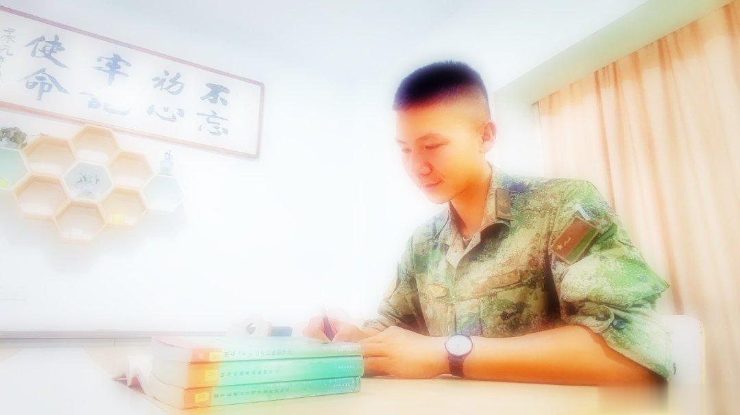 #前线熄灯号[超话]##军营晚点名##人民前线# 天赋只是起点，勤奋才能决定高度