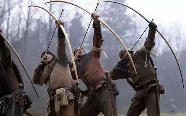 英格兰长弓之所以是单体弓，就是因为英国下雨，一年下快200天的雨，如果换复合弓根