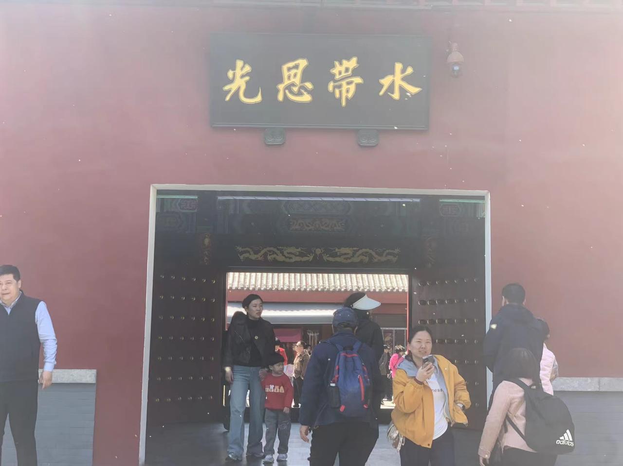 这几个字是该正着念还是倒着念？谁知道？