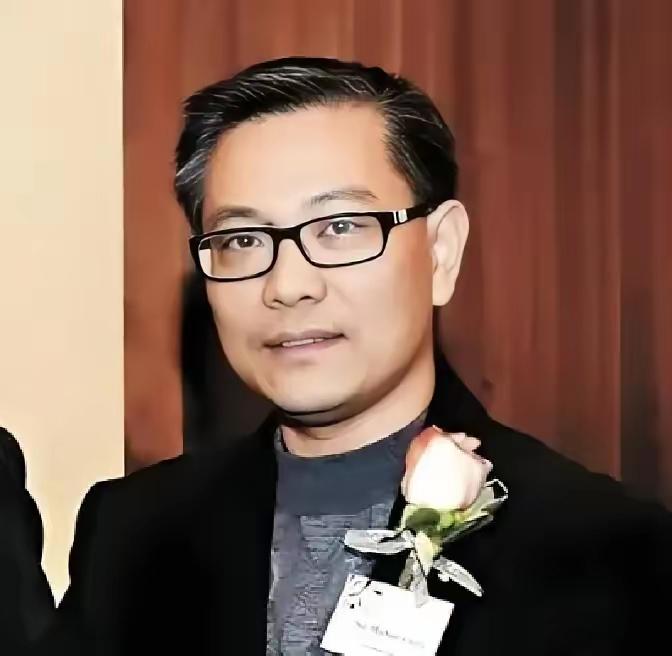 程慕阳这26年算是白折腾了。

他以为逃到加拿大，换个名字搞地产，就能把烂账洗干