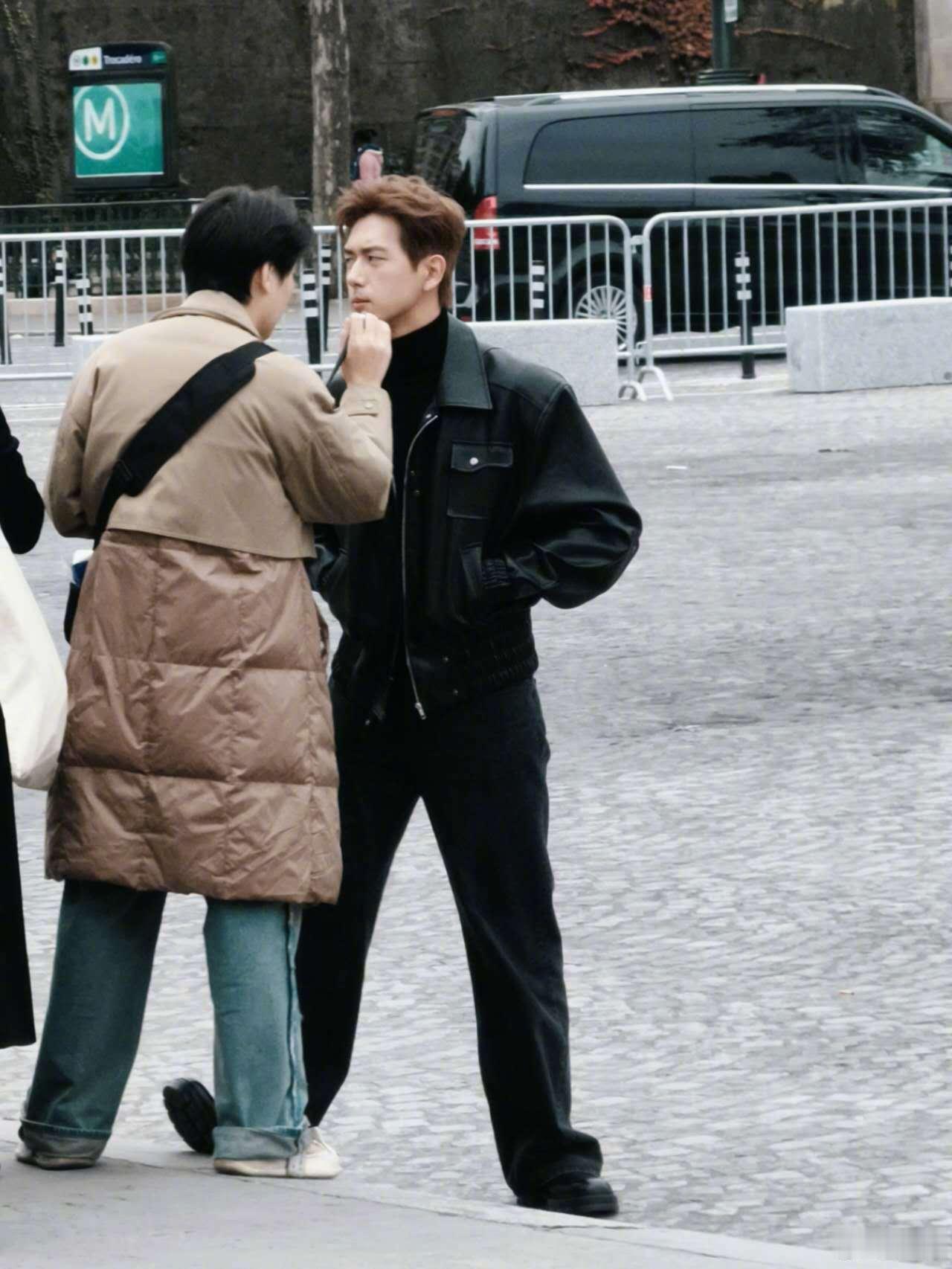 #李现巴黎拍摄路透# 李现又在巴黎拍什么好东东[爱慕] ​​​