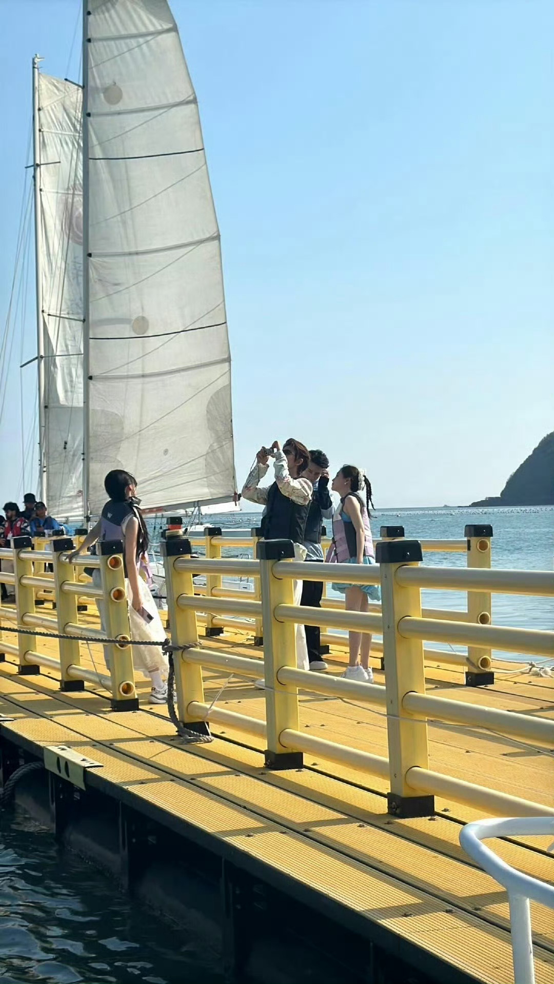 虞书欣ins多发丁禹兮专拍  拍照上相的虞书欣和拍照技术好的丁禹兮真的是绝配，请