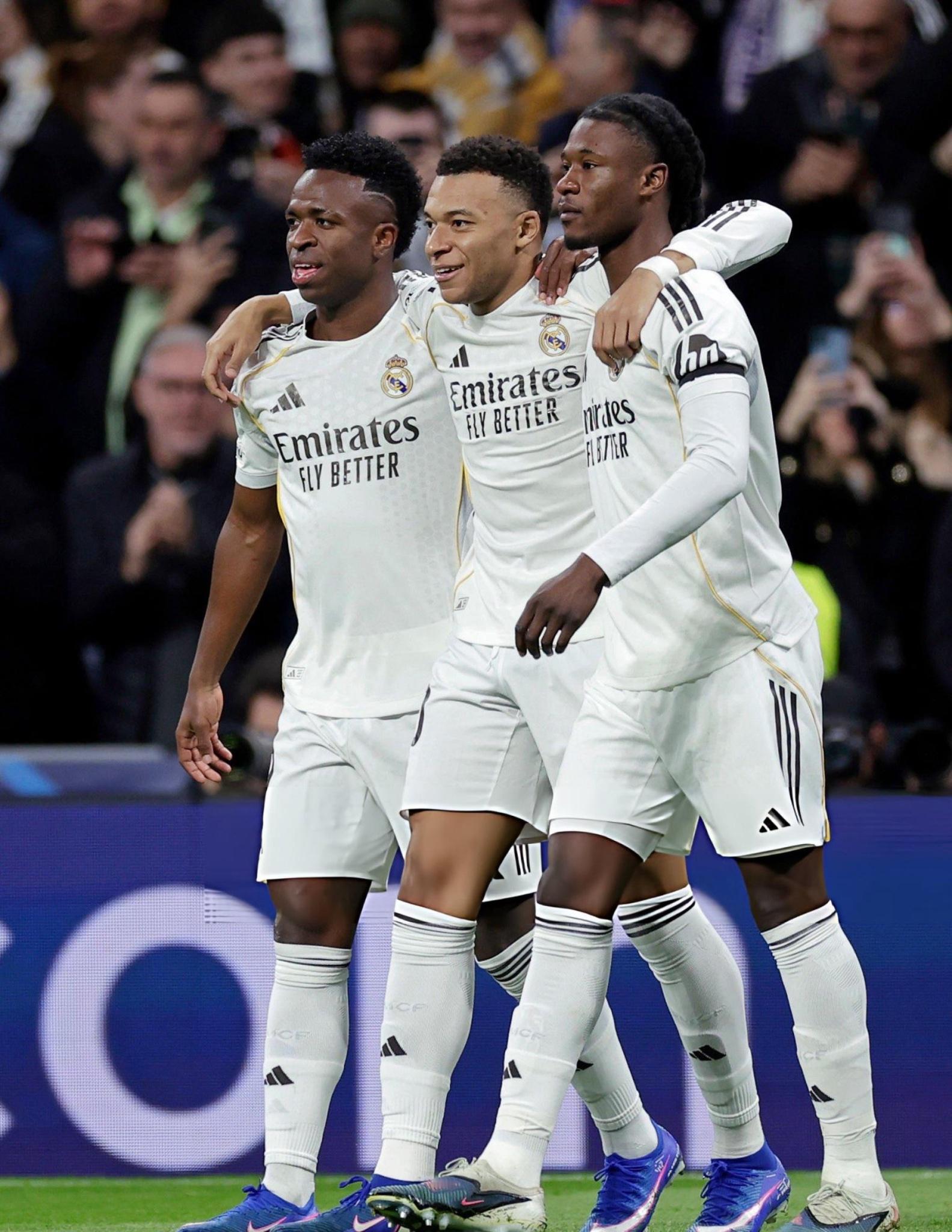 皇家马德里有85.4%的机会进入欧冠小组赛前 8 名。皇马