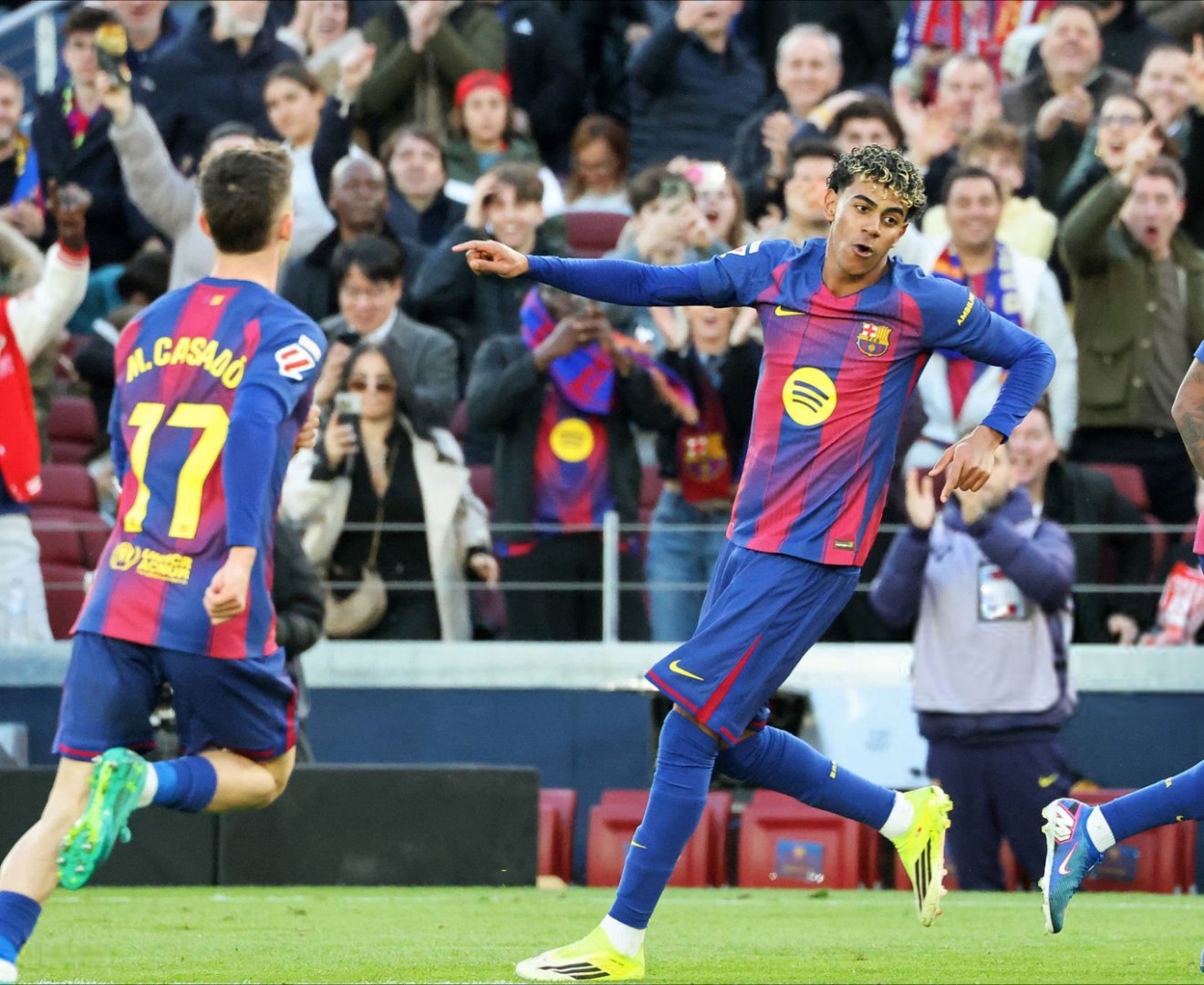 世体：退步了巴塞罗那本赛季36场比赛打入99球，距离100球仅差一球。 上赛季，