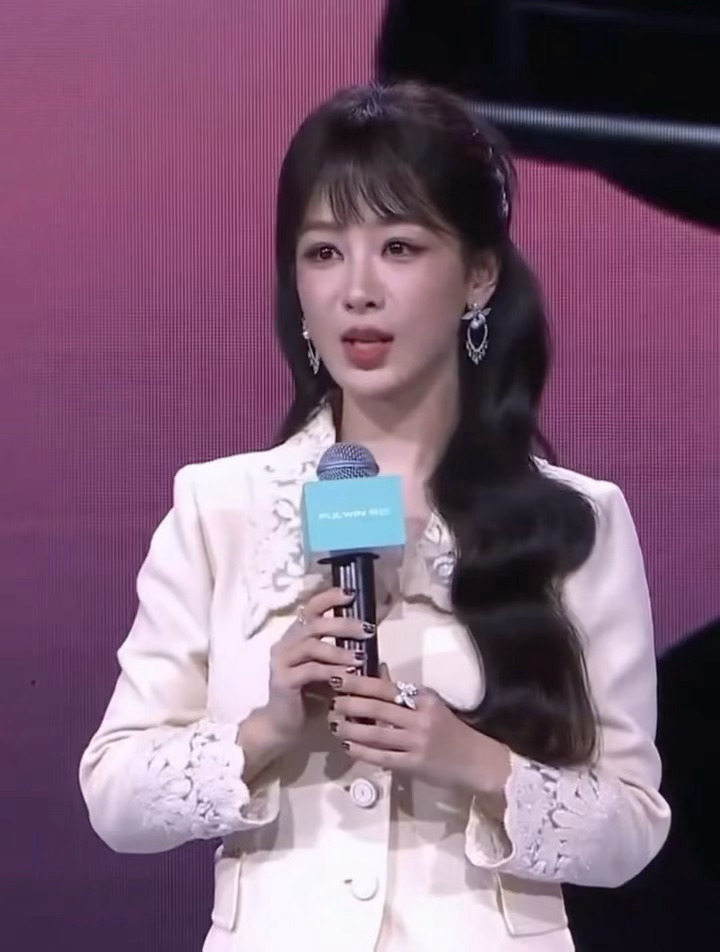 杨紫直播杨紫确实有很多优点，例如真的很像小猴子，拥有72般变化，一会变成图1一会