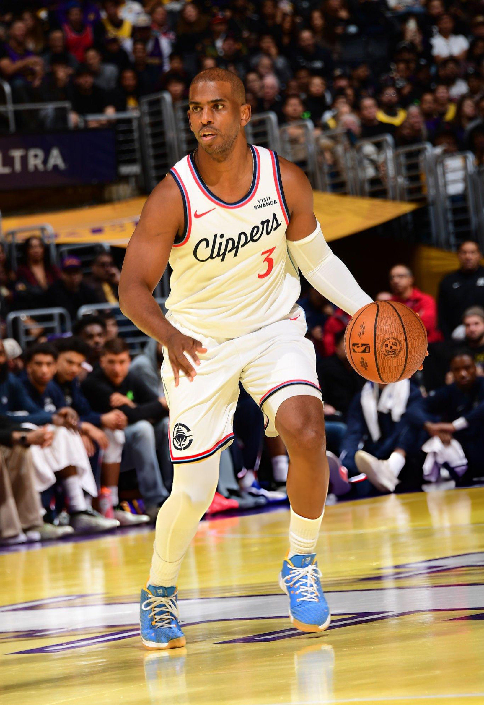 保罗上场先来一个T新赛季篮不住我的观赛搭子