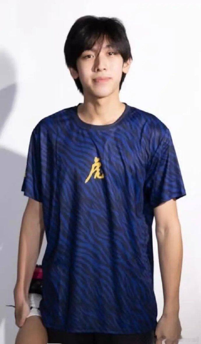 曝林志颖儿子kimi正脸照 曝林志颖儿子kimi正脸照，现在像妈妈多点了！kim