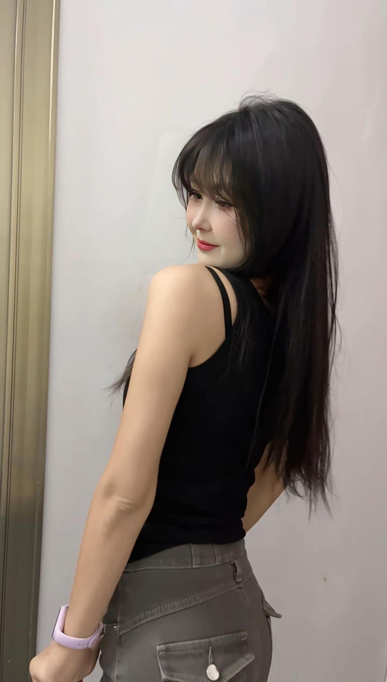 我翻了你朋友圈近照 你身材比想象中劲爆