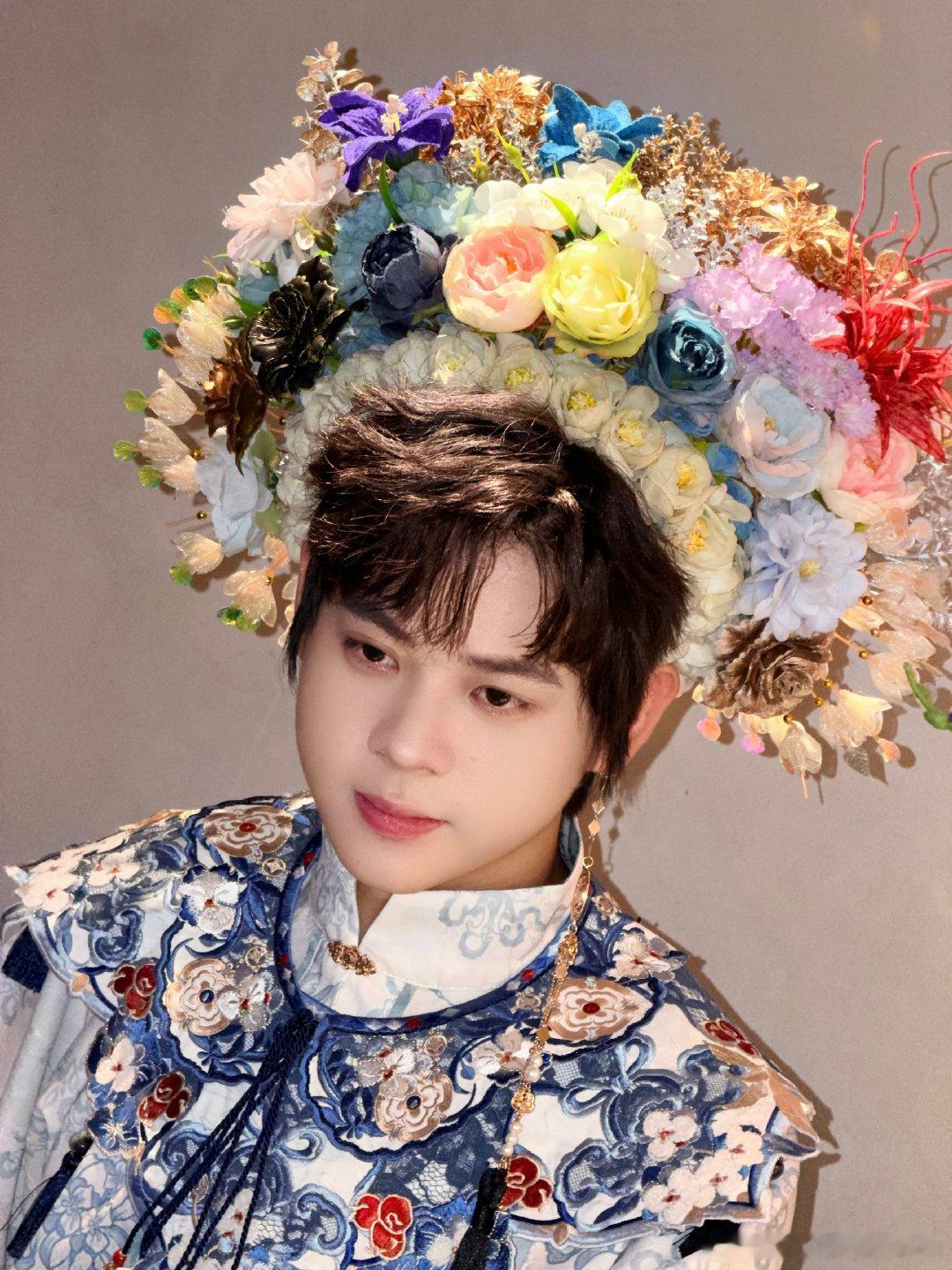 流浪体验非遗簪花流浪的一天 把一整个春天簪在头上💐 ​（​​​