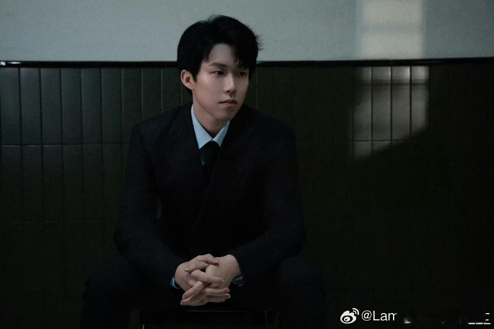王楚钦小说里的顶级大学生  在奥运年按时毕业🎓 第一次参加奥运就拿下两枚金牌 