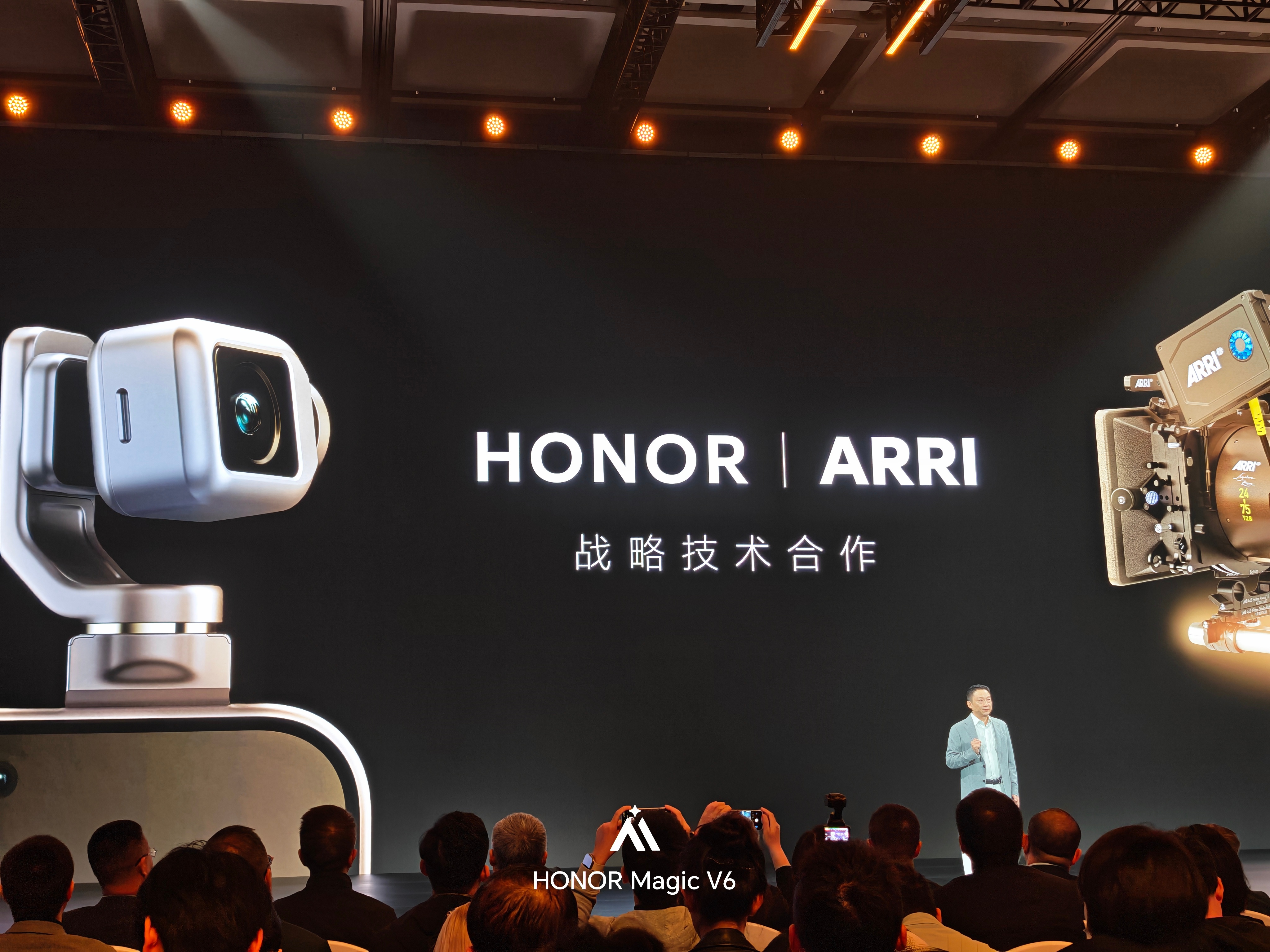 刚刚说了，和阿莱的合作会率先在 RobotPhone 上实现，随后会在 Magi