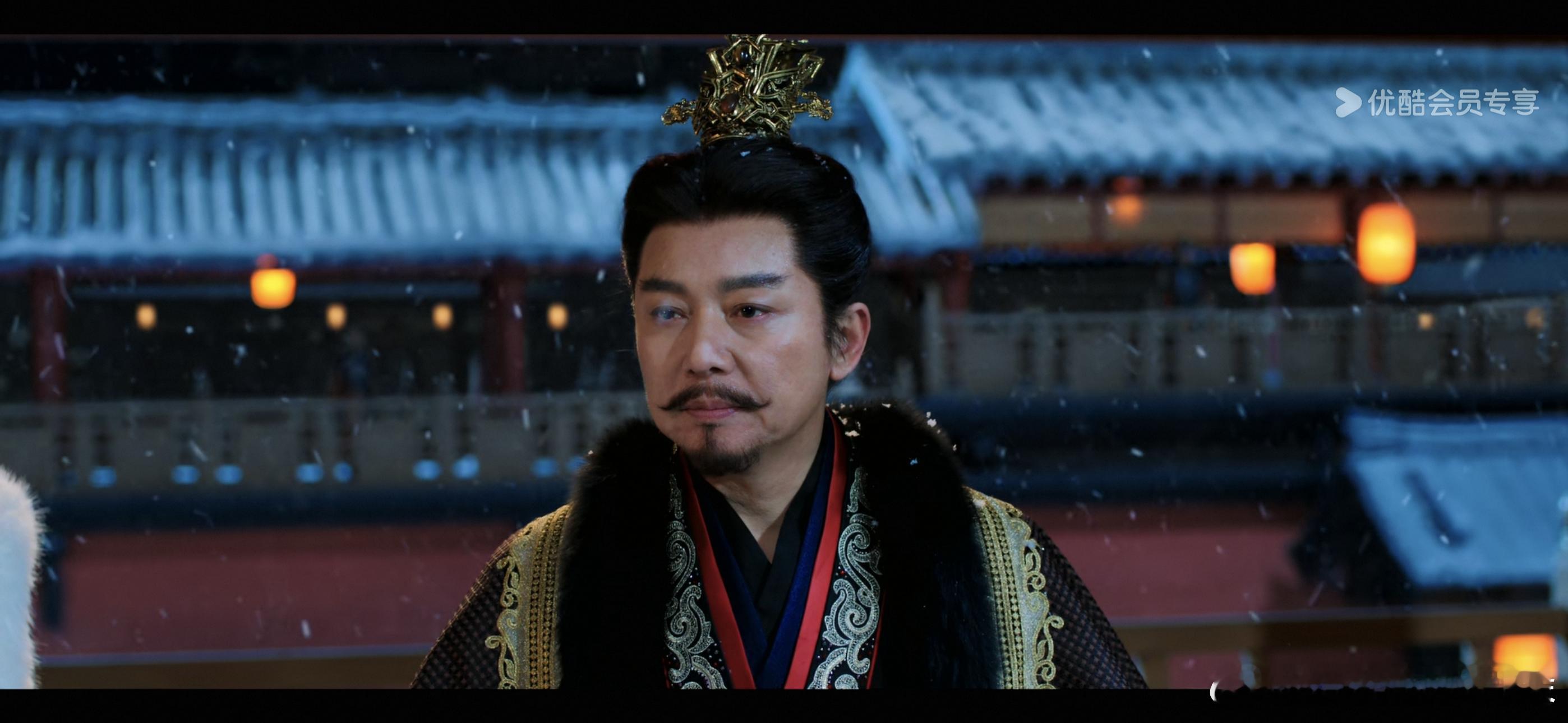 长安二十四计看到第二集才发现这个皇帝是刘奕君演的。这个胡子贴的他好像张飞。 