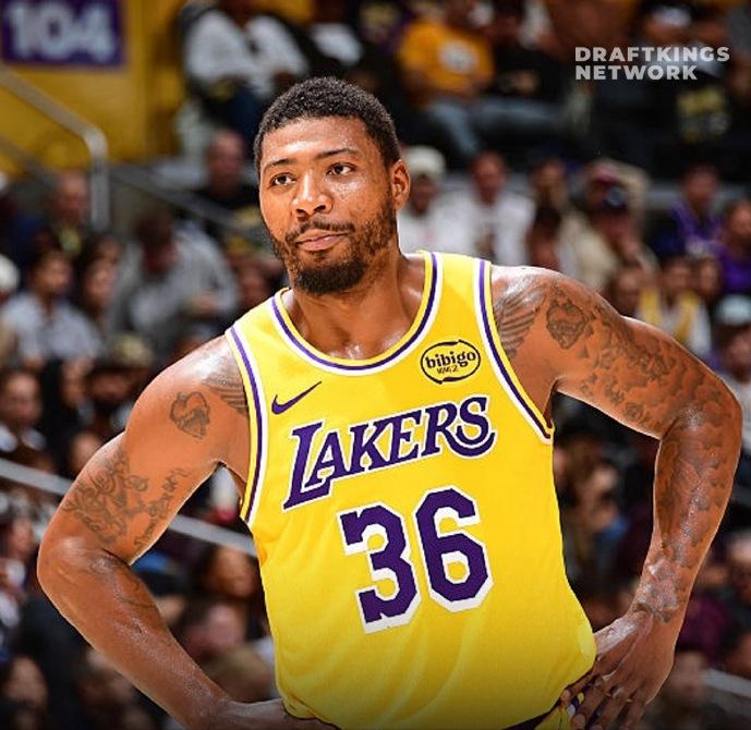 斯马特点名批评湖人防守：

“我们没有选择回防，而是一直在跟裁判争论。这肯定没有