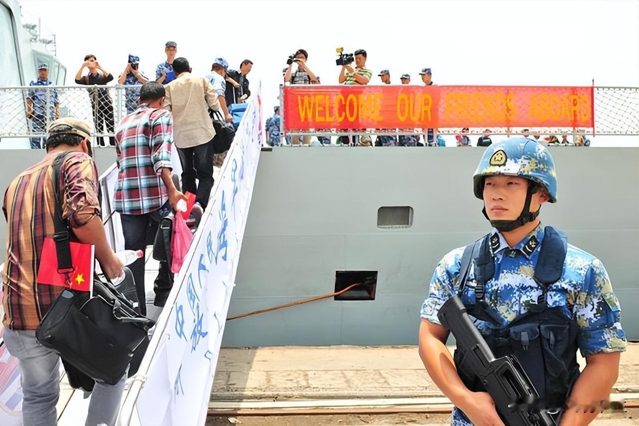 2000年所罗门发生内乱后，各国开始撤侨。没想到，一艘澳大利亚军舰在接完本国侨民